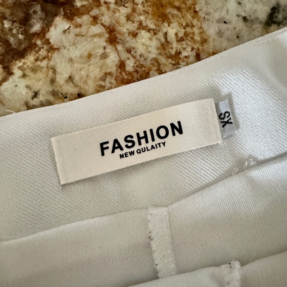 5 for $15 🦋 HOEREV | High Waist Pleated Skater Skirt in White - Picture 6 of 6